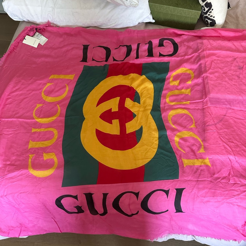 Gucci Shaw NWT - Picture 2 of 4
